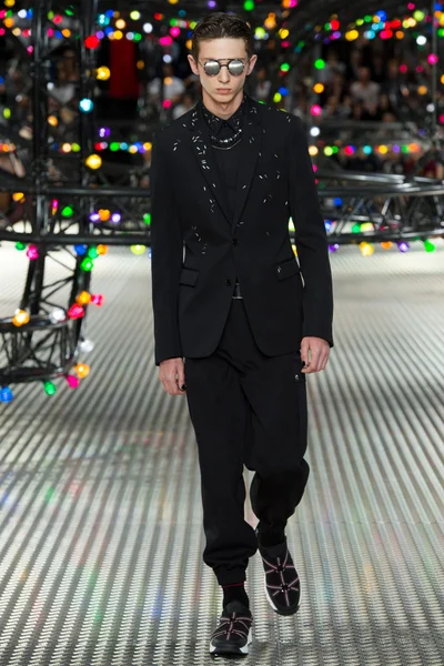 Look 17